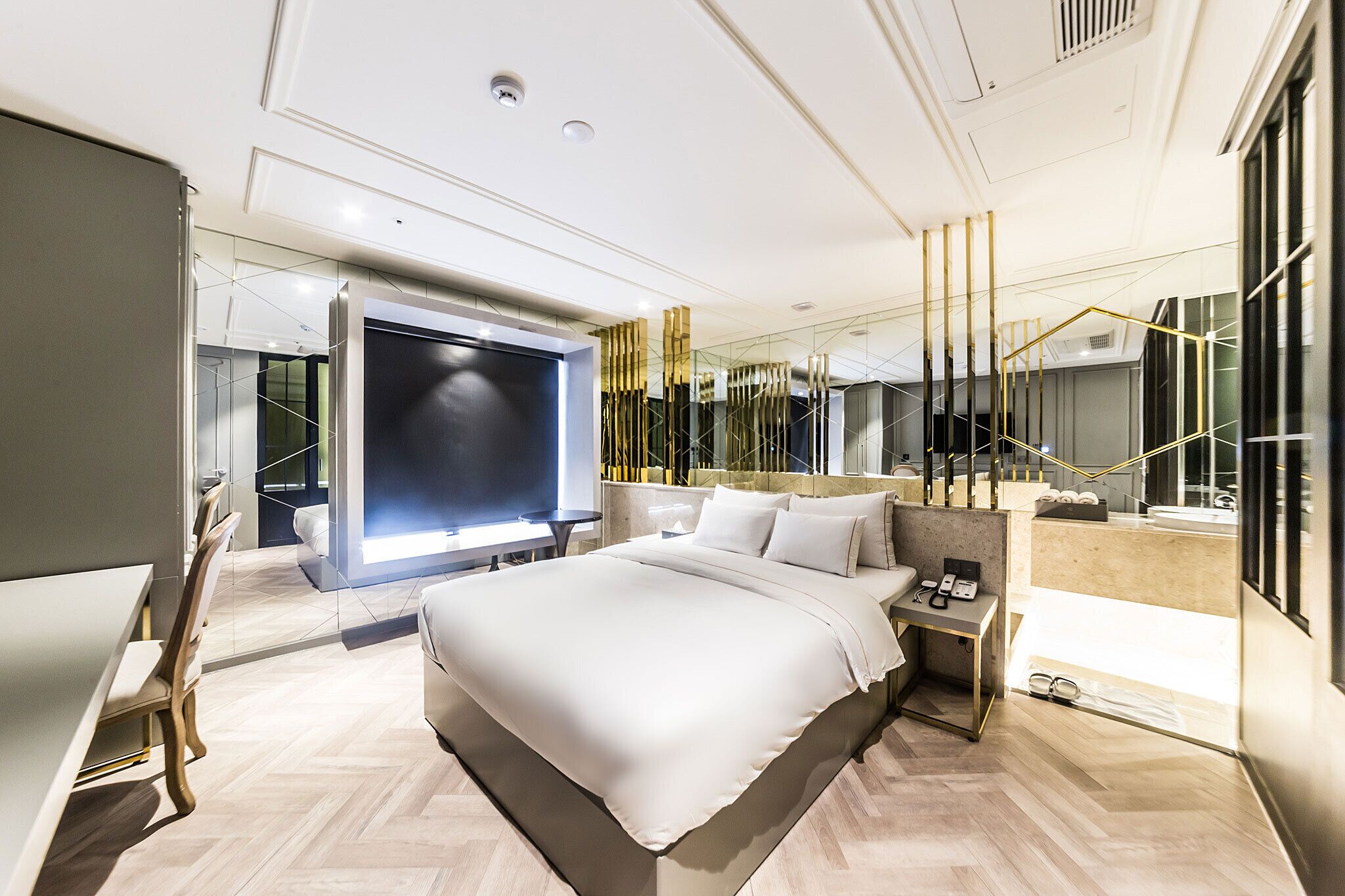 Semi Suite Room (Check-in: Sun-Thu 6PM, Fri-Sat 10PM) | Sängtillbehör av högsta kvalitet, skrivbord och arbetsyta för laptop