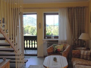 Fernseher, Tischtennisplatte