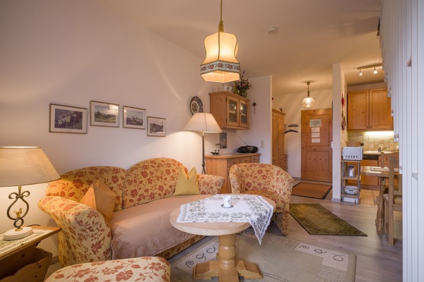 2-Zimmer Maisonette Wohnung mit Balkon-geräumiger Wohnbereich
