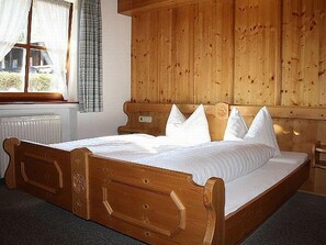 1 quarto, acesso à internet, roupa de cama