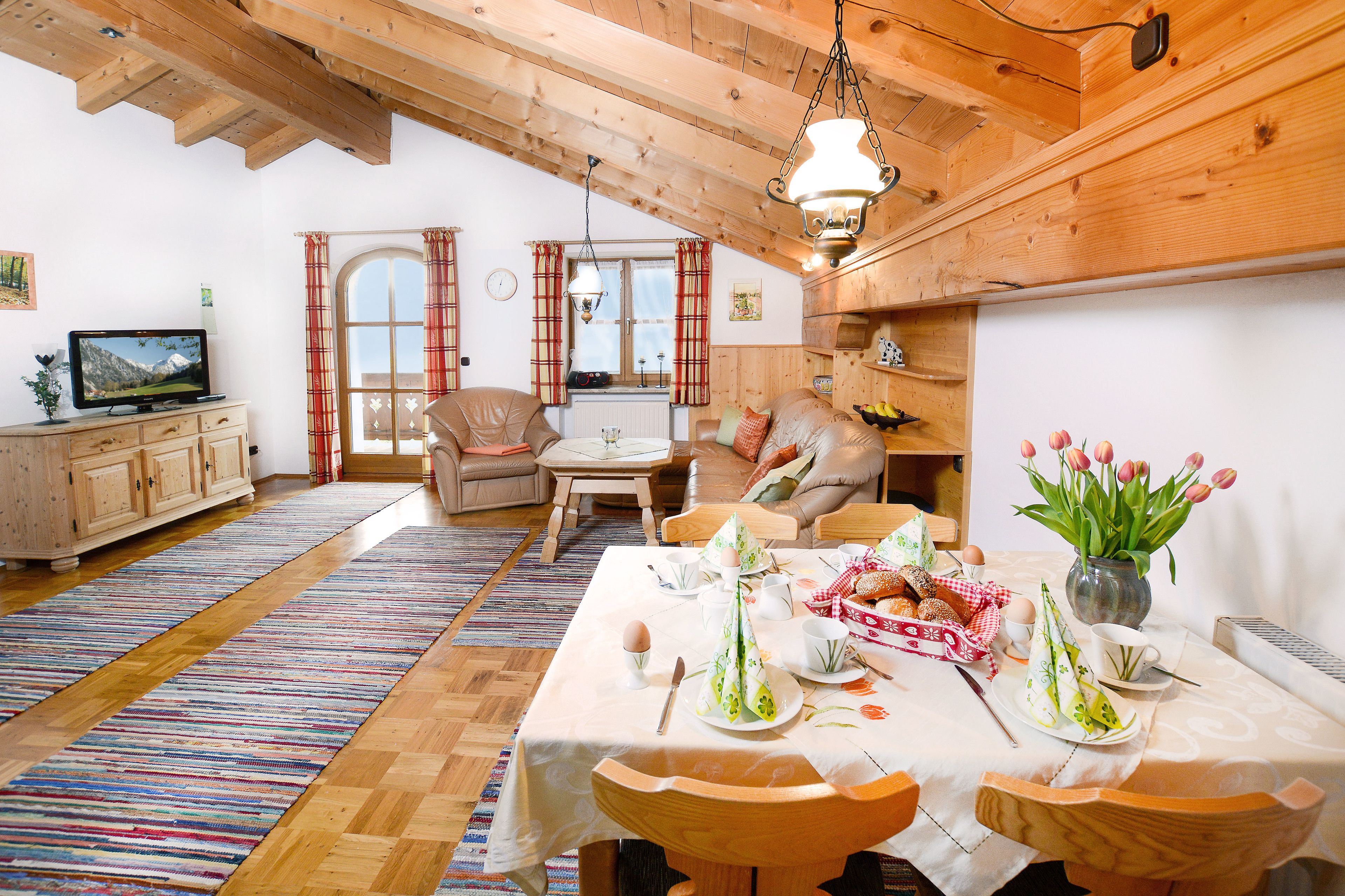 Apartemen, 2 kamar tidur | Area keluarga | TV layar datar dan meja tenis meja