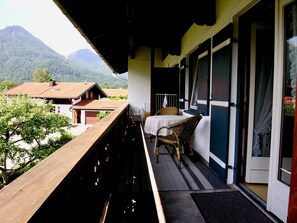 Property grounds - -1- Ferienwohnung Rosenquarz (70qm), Balkon, Küche extra, 2 Schlaf- und 1 Wohn-/Schlafzimmer, max 5 Personen (Ruhpolding)
