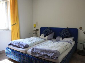 3 bedrooms, internet, bed sheets