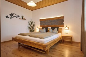 1 bedroom, iron/ironing board, Internet, bed sheets - Vacation apartment Chiemsee for 1-2 persons (50 sqm, upper floor) (Bernau am Chiemsee)