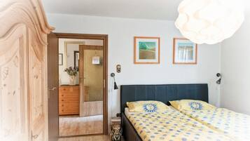 1 bedroom, internet, bed sheets