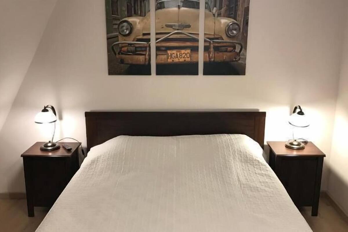 Schallisolierte Zimmer, kostenloses WLAN, Bettwäsche