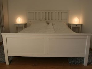 1 bedroom, internet, bed sheets