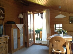 Dining - Apartment with balcony for 1 - 2 persons with wonderful valley view and terrace (Bad Reichenhall)