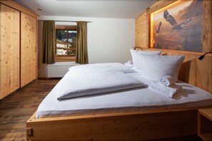 1 bedroom, internet, bed sheets