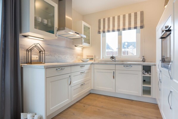 Fridge, oven, dishwasher