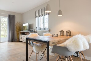 Unclassified image, 5 of 69, button - Robbenhüs - Robbenhüs (List)