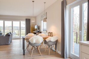 Unclassified image, 2 of 69, button - Robbenhüs - Robbenhüs (List)