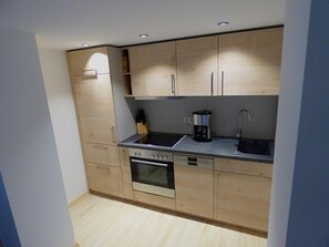 Kühlschrank, Ofen, Herdplatte, Geschirrspüler