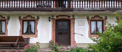 تفاصيل الفندق من الخارج