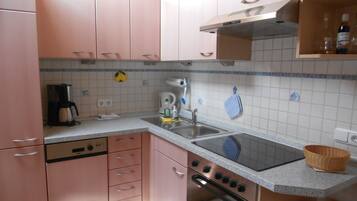 Kühlschrank, Ofen, Herdplatte, Geschirrspüler