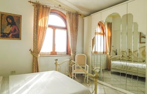 2 Schlafzimmer, Reisekinderbett, kostenloses WLAN, Bettwäsche