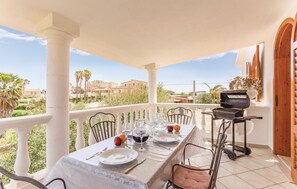 Outdoor dining - Pet friendly home in Fondo Morte -SR- with WiFi (Fondo Morte -SR-)