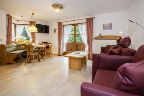 TV - Vacation apartment Oertel (Reit im Winkl)