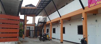 Chonlada Place