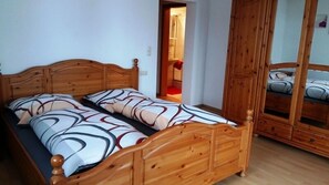 2 bedrooms, internet, bed sheets - Ferienwohnung Klausenberg, 90qm mit Balkon (Reit im Winkl)