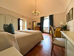 Habitación doble Deluxe | Escritorio, wifi gratis y ropa de cama