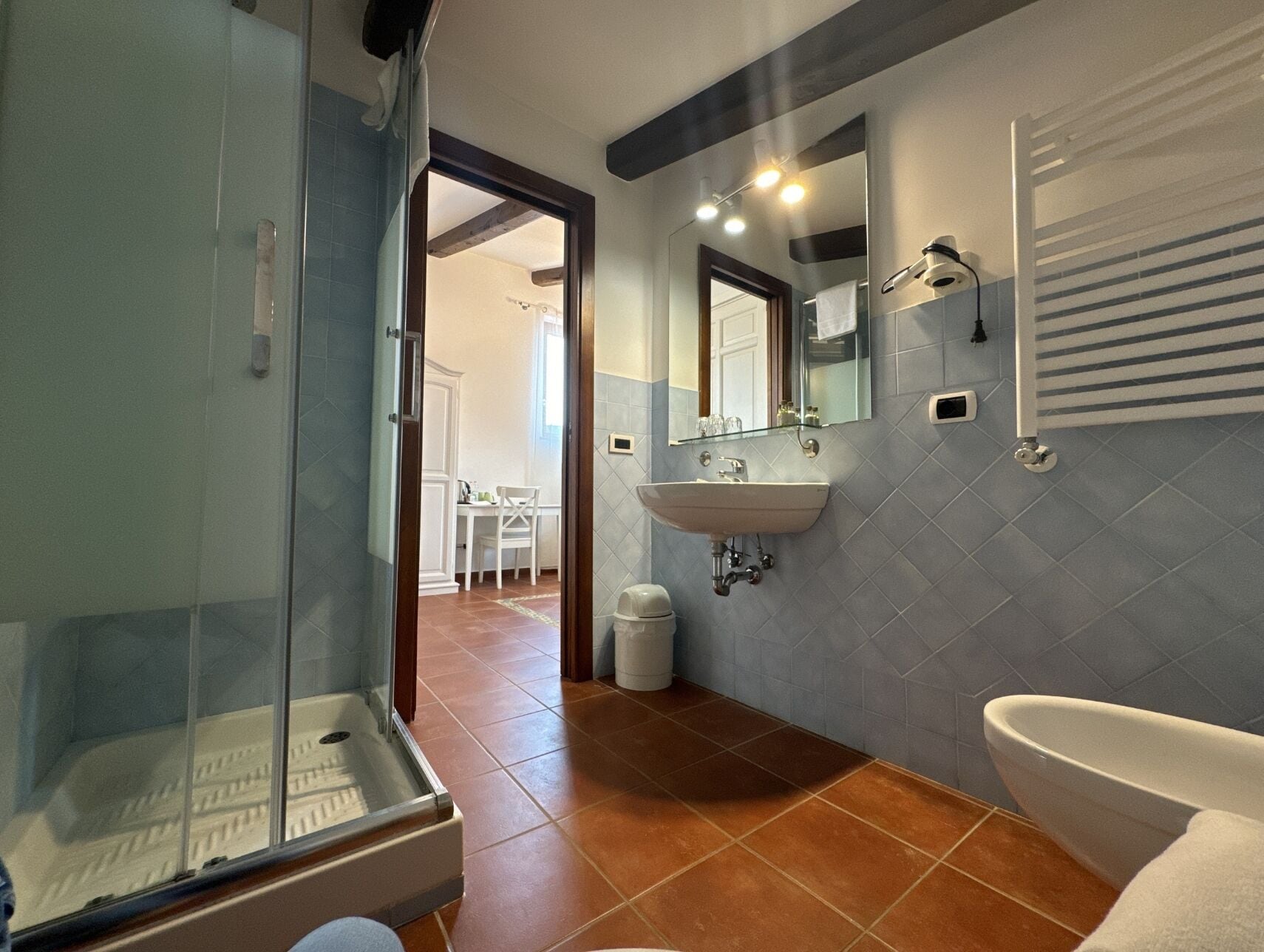Doppia Deluxe | Bagno | Set di cortesia gratuito, asciugacapelli, bidet, asciugamani