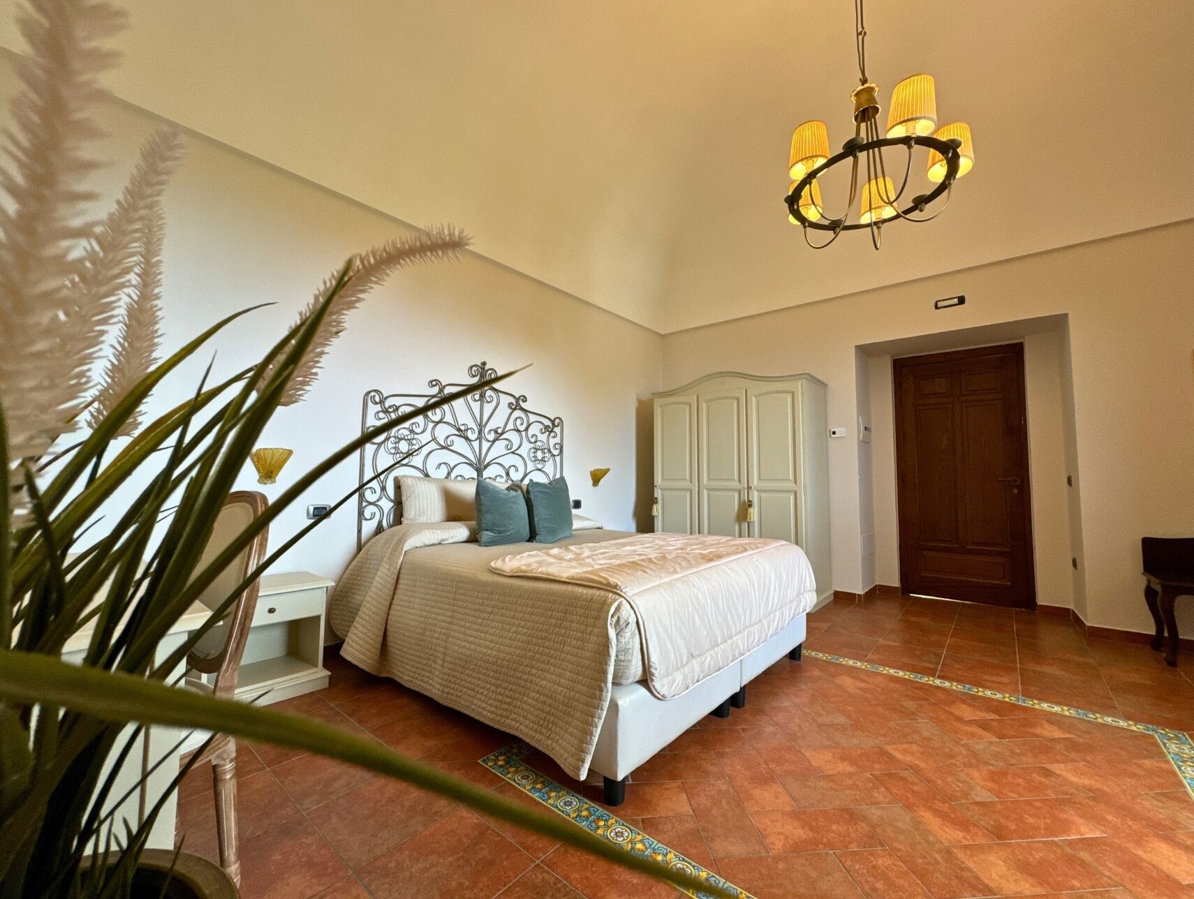 Deluxe Double Room | Desk, free WiFi, bed sheets