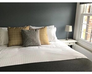 Deluxe Double Room, Ensuite | WiFi - Iffley Town House (Oxford)