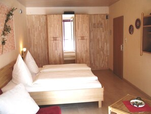 1 bedroom, Internet, bed sheets - sonnige, ruhige, zentrale Ferienwohnung mit Bergblick am Rupertuspark (Bad Reichenhall)