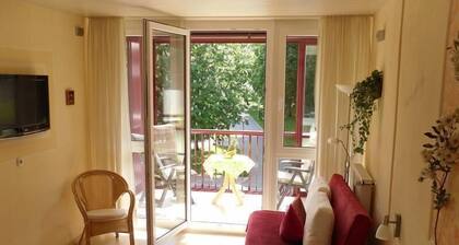 sonnige, ruhige, zentrale Ferienwohnung mit Bergblick am Rupertuspark