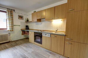 Refrigerador, horno, parrilla de estufa y lavavajillas 