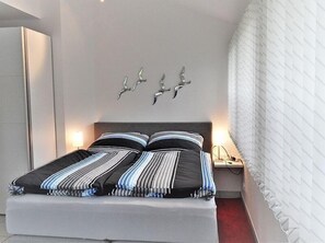 1 quarto, acesso à internet, roupa de cama