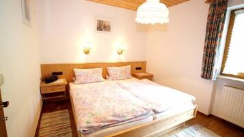 1 bedroom, bed sheets