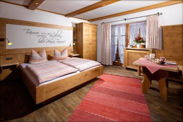 1 bedroom, internet, bed sheets