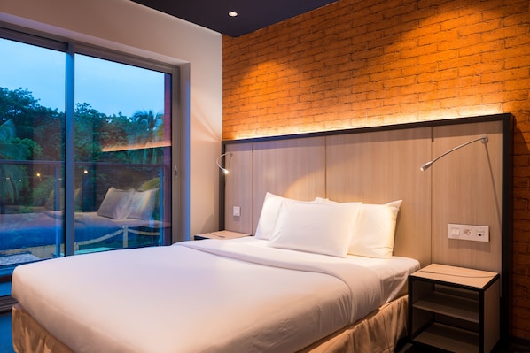 Premium bedding, in-room safe, desk, soundproofing