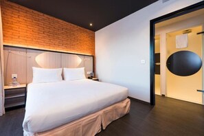 Premium bedding, in-room safe, desk, soundproofing - ONOMO Hotel Kigali (Kigali)