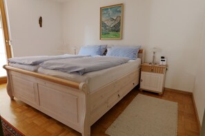 1 bedroom, internet, bed sheets