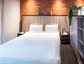 Literie de qualité supérieure, coffres-forts dans les chambres, bureau