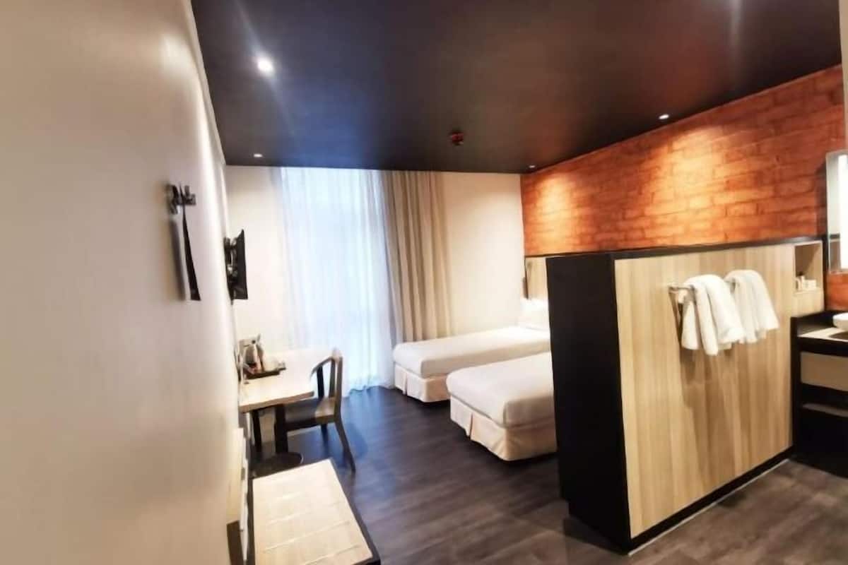 Premium bedding, in-room safe, desk, blackout curtains