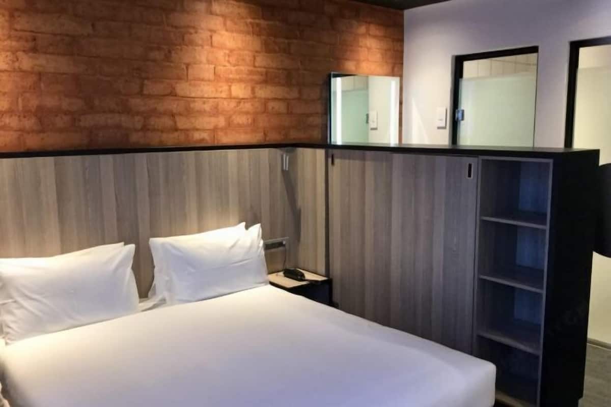 Premium bedding, in-room safe, desk, blackout curtains