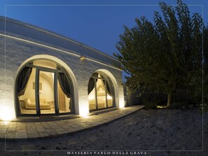 Superior suite, aan tuin | Terras