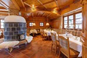 Dining - Family room 30 to 40 sqm, sep. Children's bedroom, fridge, shower, WC (Ruhpolding)