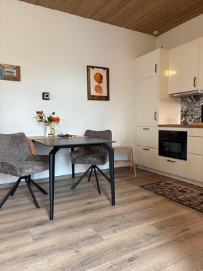 Dining - Two-room vacation apartment, 53sqm, shower/WC, kitchen, terrace (Reit im Winkl)