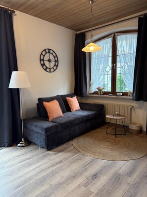 TV - Two-room vacation apartment, 53sqm, shower/WC, kitchen, terrace (Reit im Winkl)