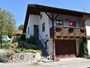 Exterior - Nr. 5: Ferienwohnung, 40 qm Obergeschoss, 1 separates Schlafzimmer (Bad Endorf)
