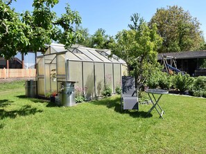 Property grounds - Nr. 5: Ferienwohnung, 40 qm Obergeschoss, 1 separates Schlafzimmer (Bad Endorf)