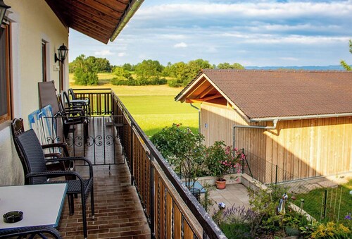 Ferienwohnung Staufen bis 4 Personen, 2 SZ, Balkon mit Bergblick, 50 qm