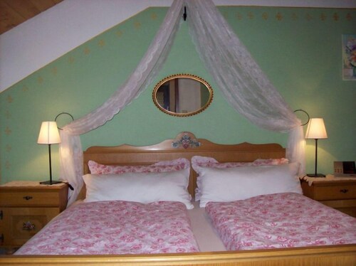 Ferienwohnung 60m², 2. Stock, 2 Schlafzimmer, Wohnzimmer, Küche, TV, Balkon