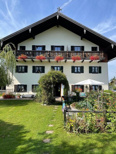 Ferienwohnung für 2 Erwachsene und 3 Kinder,  60 qm, 2. Stock, 2 Schlafzimmer, Wohnzimmer, Küche, SAT-TV, Balkon