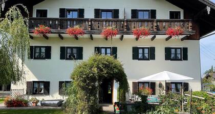 Ferienwohnung für 2 Erwachsene und 3 Kinder, 60 qm, 2. Stock, 2 Schlafzimmer, Wohnzimmer, Küche, SAT-TV, Balkon